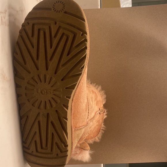 Fairly worn (Authentic) UGG mini boots,size 8,not in the original box - Picture 3 of 5